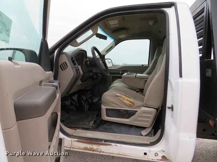image for item DG3810 2008 Ford F350 Super Duty XL flatbed pickup truck