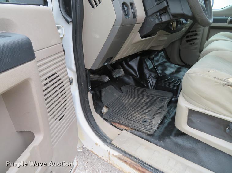 image for item DG3810 2008 Ford F350 Super Duty XL flatbed pickup truck