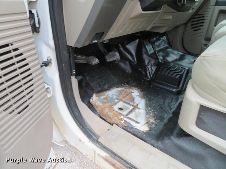 image for item DG3810 2008 Ford F350 Super Duty XL flatbed pickup truck