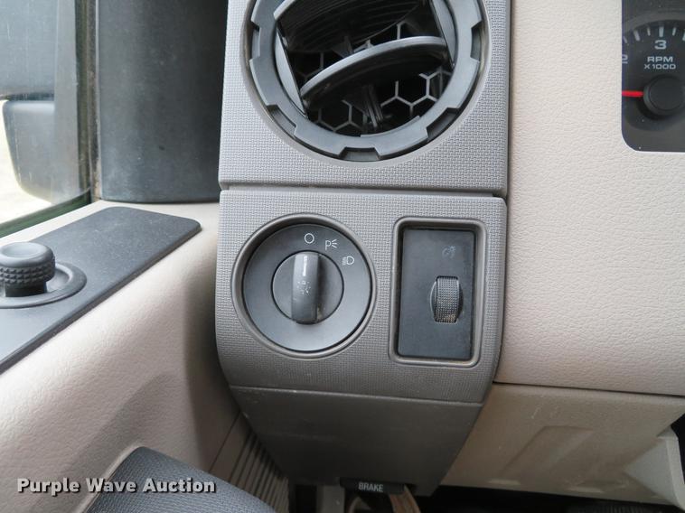 image for item DG3810 2008 Ford F350 Super Duty XL flatbed pickup truck