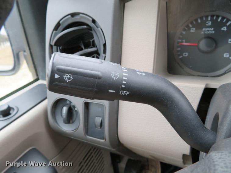 image for item DG3810 2008 Ford F350 Super Duty XL flatbed pickup truck