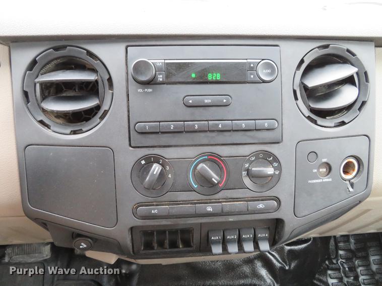 image for item DG3810 2008 Ford F350 Super Duty XL flatbed pickup truck