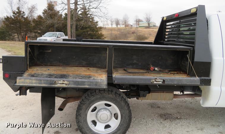 image for item DG3810 2008 Ford F350 Super Duty XL flatbed pickup truck