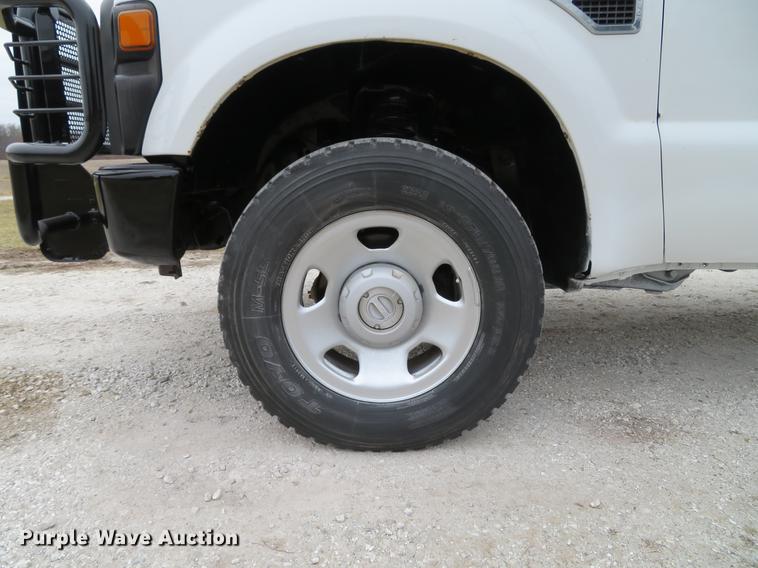 image for item DG3810 2008 Ford F350 Super Duty XL flatbed pickup truck