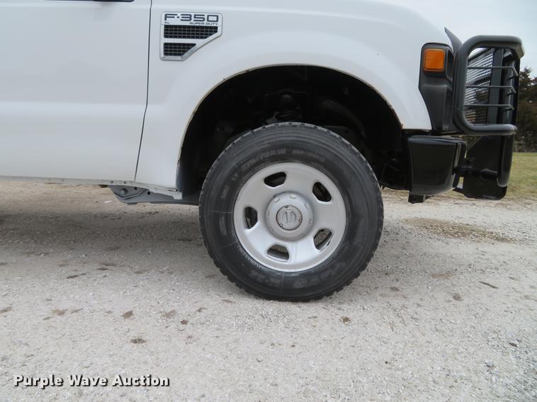 image for item DG3810 2008 Ford F350 Super Duty XL flatbed pickup truck