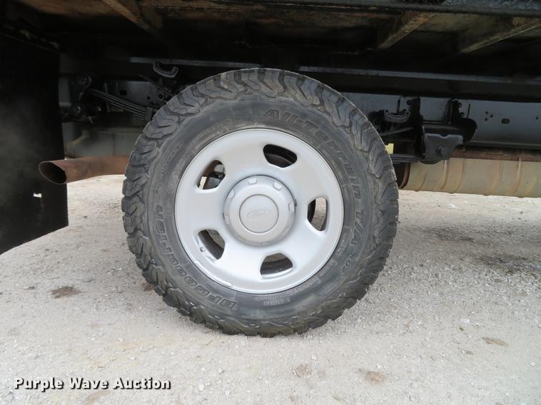 image for item DG3810 2008 Ford F350 Super Duty XL flatbed pickup truck