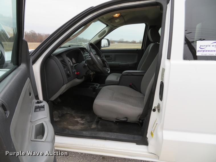 image for item DG3811 2010 Dodge Dakota Ext. Cab pickup truck