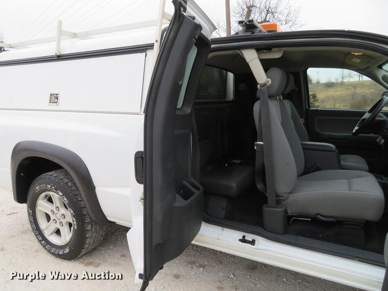 image for item DG3811 2010 Dodge Dakota Ext. Cab pickup truck