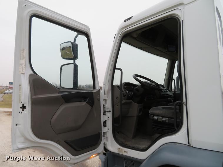 image for item DG3813 2013 Kenworth K370 box truck