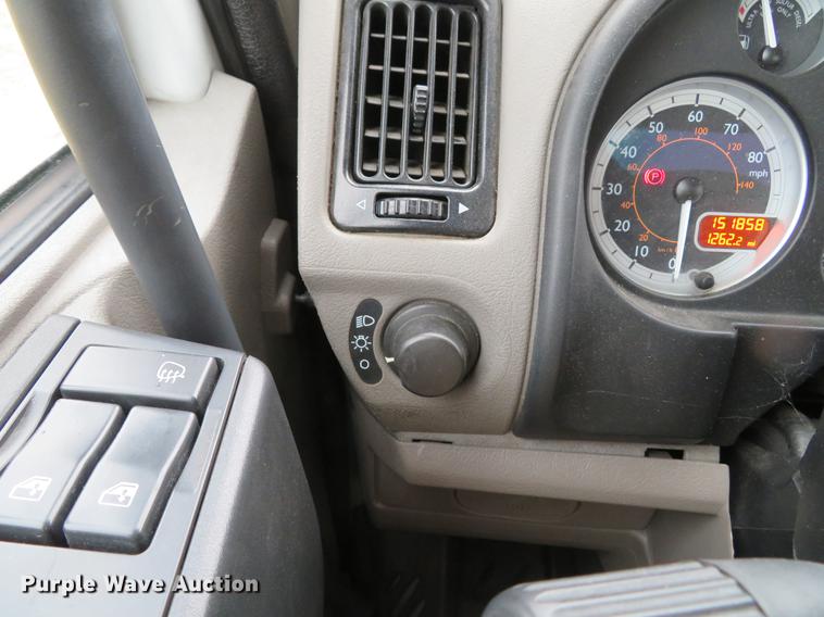 image for item DG3813 2013 Kenworth K370 box truck