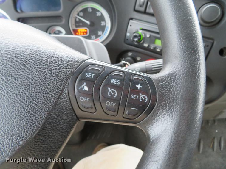 image for item DG3813 2013 Kenworth K370 box truck