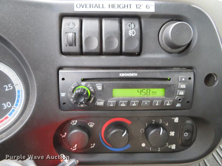 image for item DG3813 2013 Kenworth K370 box truck