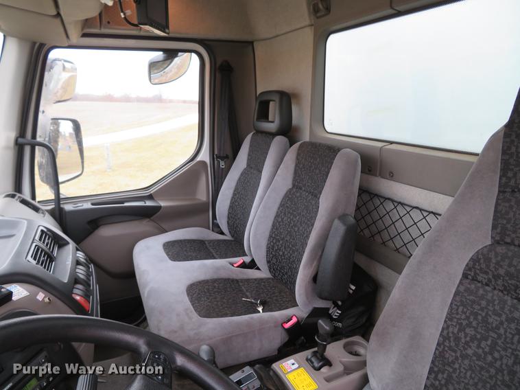 image for item DG3813 2013 Kenworth K370 box truck