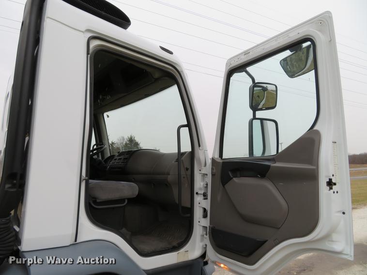 image for item DG3813 2013 Kenworth K370 box truck