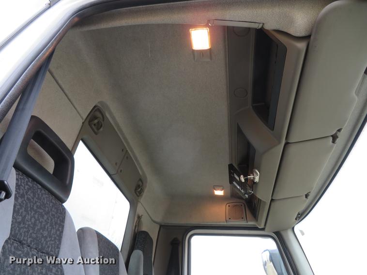 image for item DG3813 2013 Kenworth K370 box truck