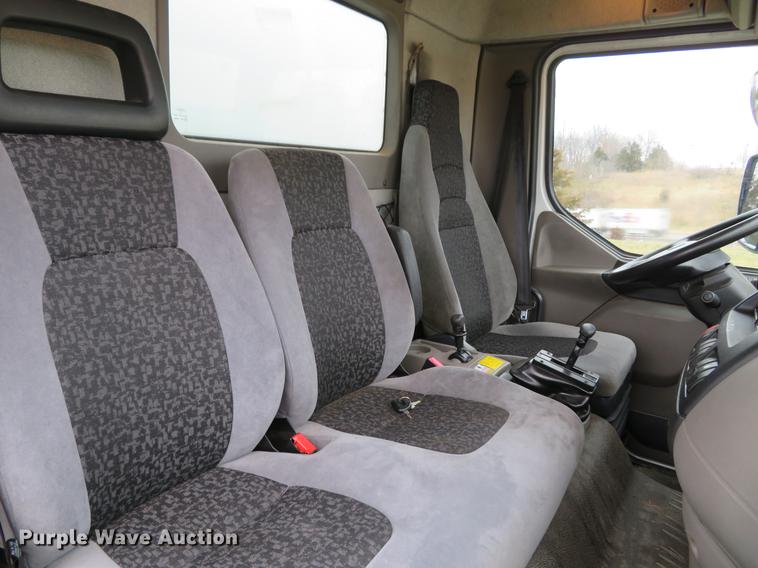 image for item DG3813 2013 Kenworth K370 box truck