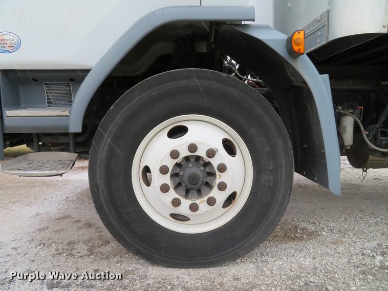 image for item DG3813 2013 Kenworth K370 box truck