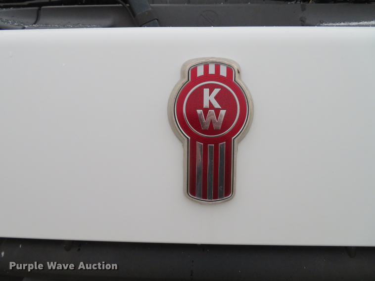 image for item DG3813 2013 Kenworth K370 box truck