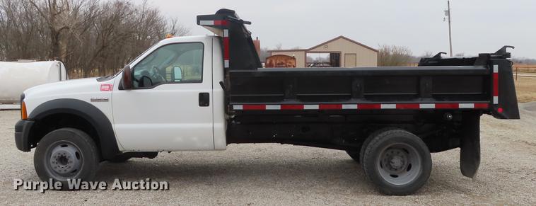 image for item DN9137 2006 Ford F550 Super Duty dump truck