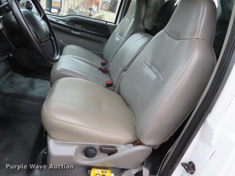 image for item DN9137 2006 Ford F550 Super Duty dump truck