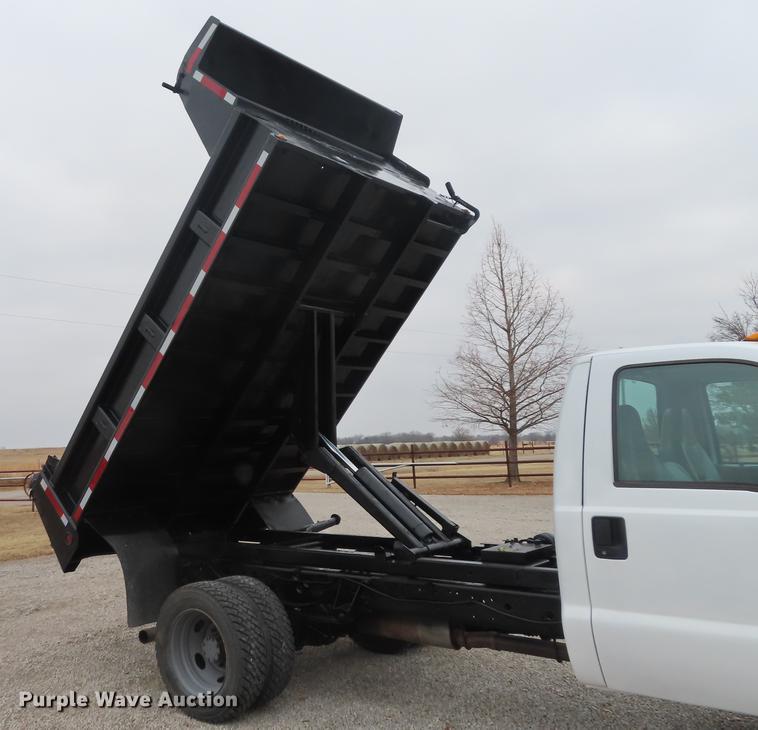 image for item DN9137 2006 Ford F550 Super Duty dump truck