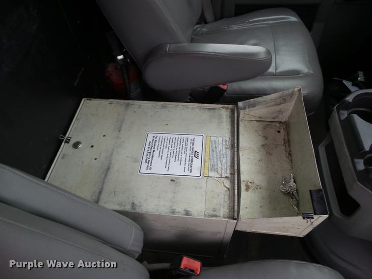 image for item EM9064 2012 Ford E350 Super Duty van