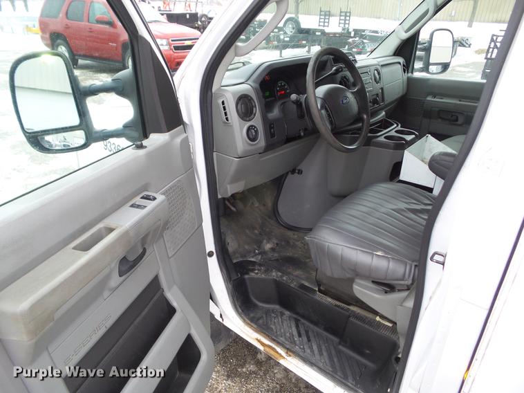 image for item EM9066 2011 Ford E350 Super Duty van