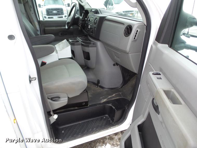 image for item EM9066 2011 Ford E350 Super Duty van