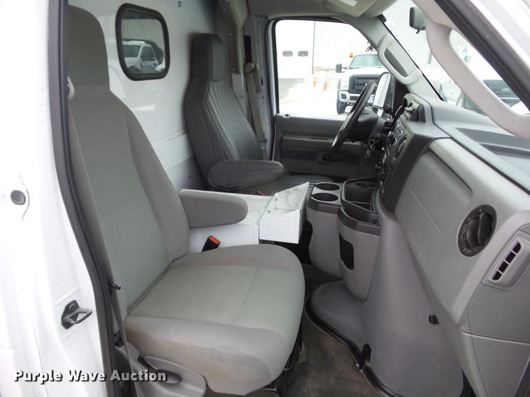 image for item EM9066 2011 Ford E350 Super Duty van
