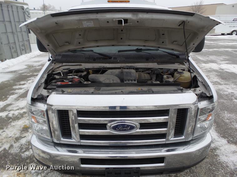 image for item EM9066 2011 Ford E350 Super Duty van