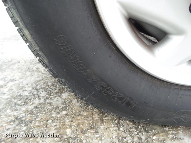 image for item EM9066 2011 Ford E350 Super Duty van