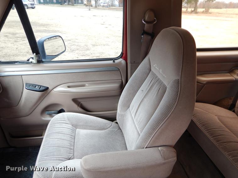 image for item ER9432 1993 Ford Bronco SUV