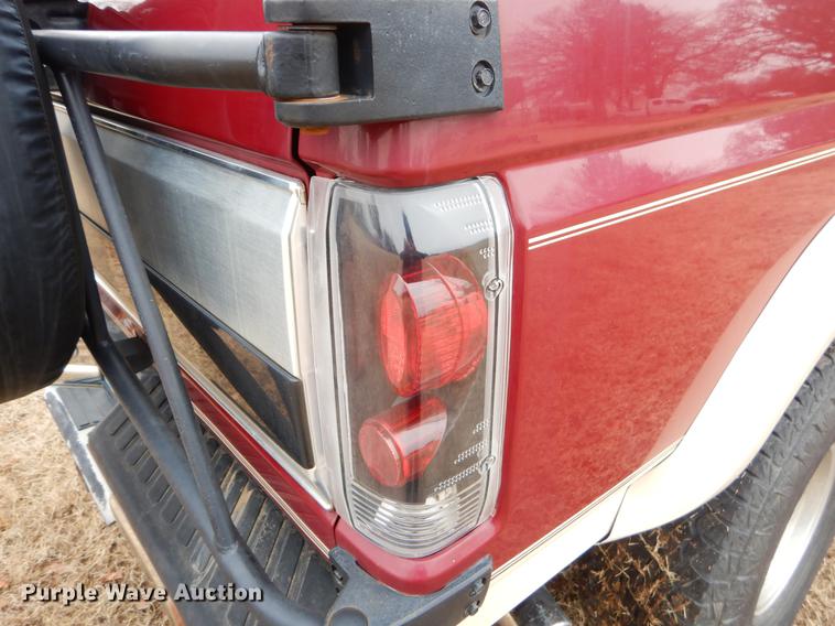 image for item ER9432 1993 Ford Bronco SUV