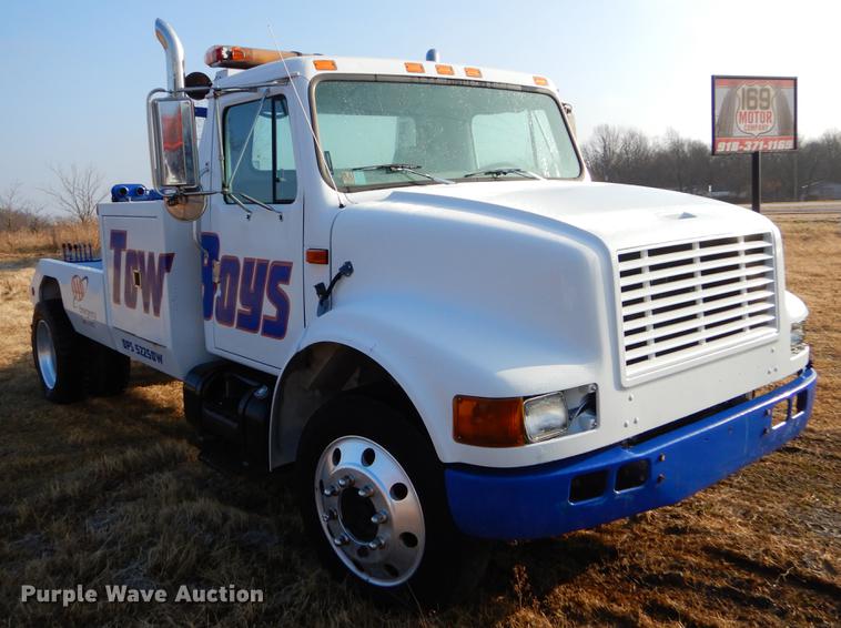 image for item ER9438 1998 International 4700 tow truck