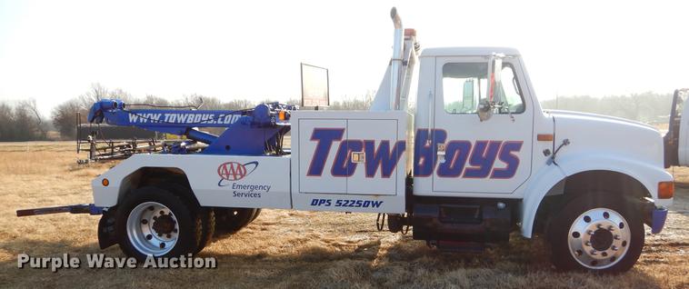 image for item ER9438 1998 International 4700 tow truck