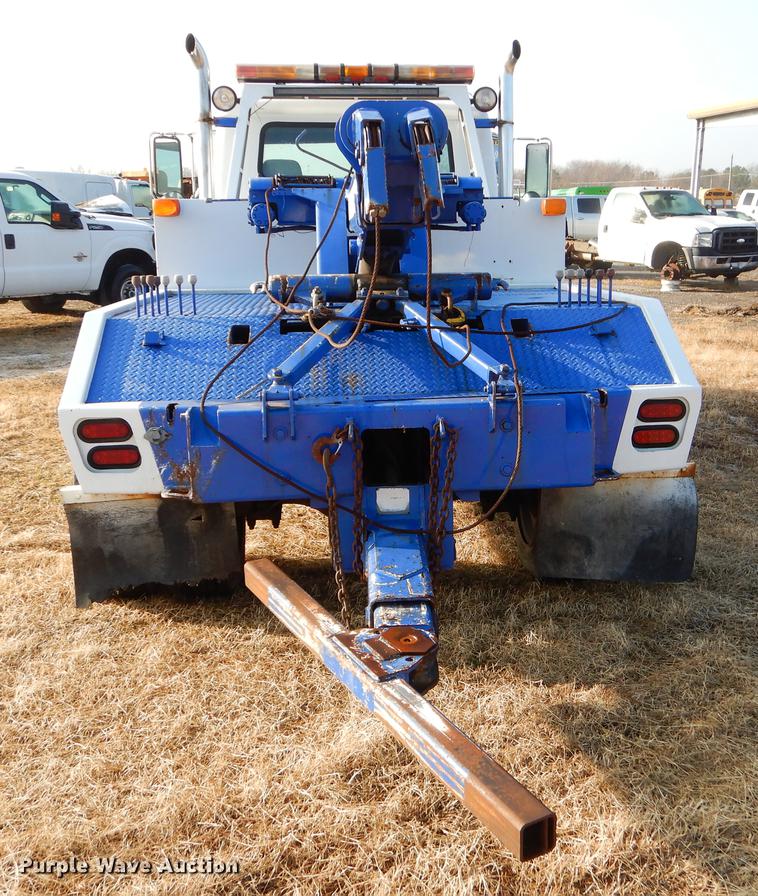 image for item ER9438 1998 International 4700 tow truck