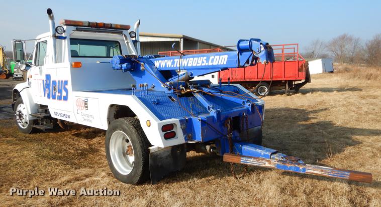 image for item ER9438 1998 International 4700 tow truck
