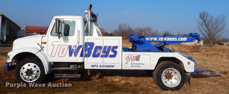 image for item ER9438 1998 International 4700 tow truck