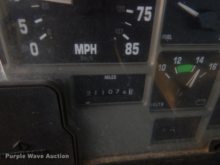 image for item ER9438 1998 International 4700 tow truck