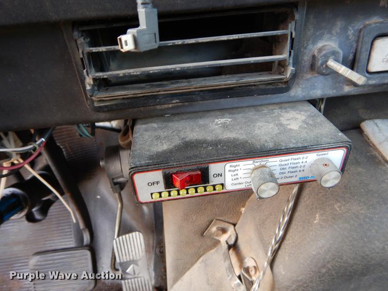 image for item ER9438 1998 International 4700 tow truck