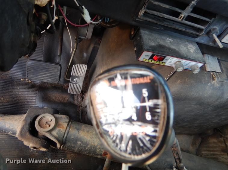 image for item ER9438 1998 International 4700 tow truck