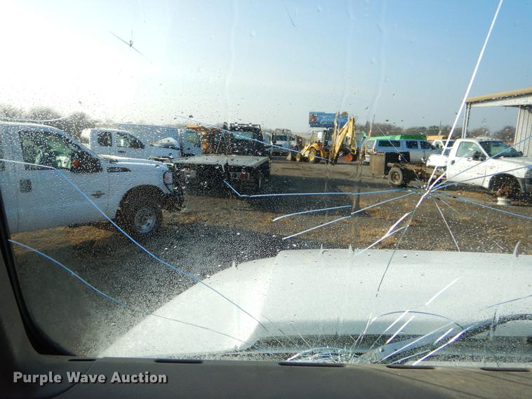 image for item ER9438 1998 International 4700 tow truck