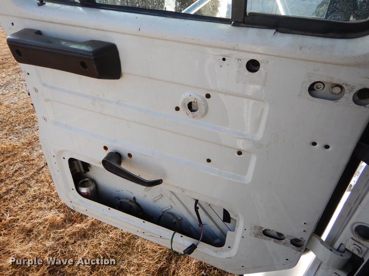 image for item ER9438 1998 International 4700 tow truck