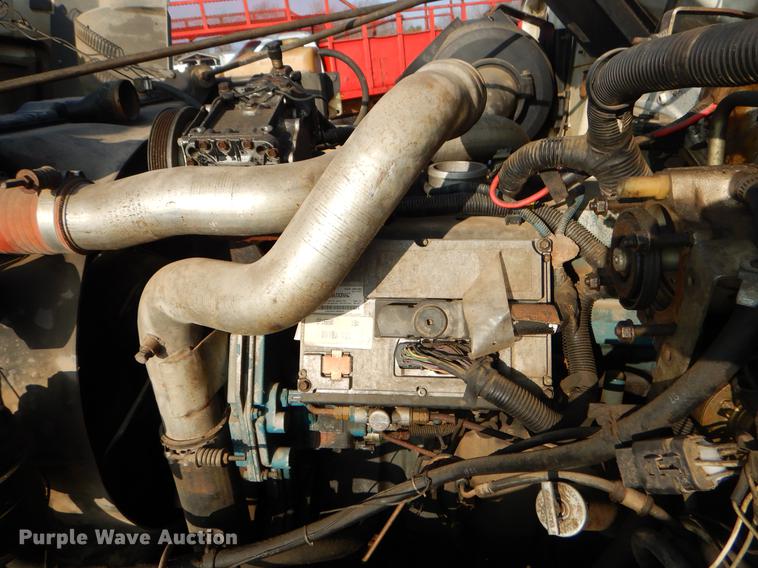 image for item ER9438 1998 International 4700 tow truck