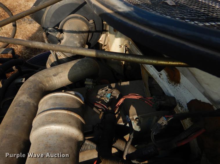 image for item ER9438 1998 International 4700 tow truck