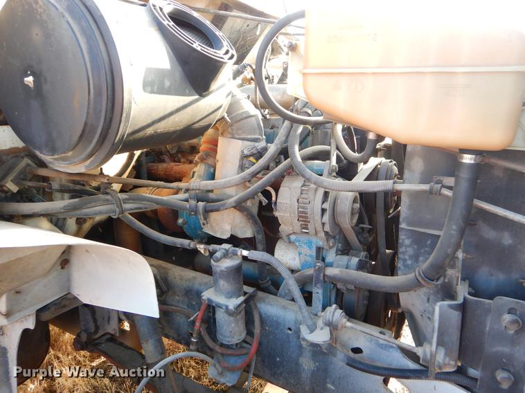 image for item ER9438 1998 International 4700 tow truck