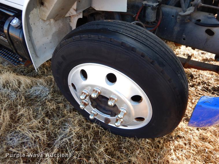 image for item ER9438 1998 International 4700 tow truck