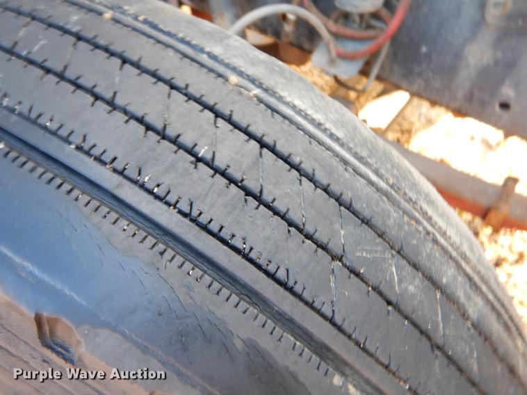 image for item ER9438 1998 International 4700 tow truck