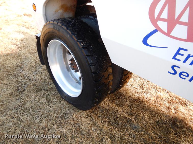 image for item ER9438 1998 International 4700 tow truck