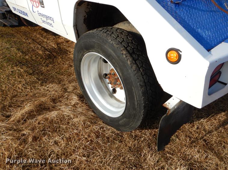 image for item ER9438 1998 International 4700 tow truck